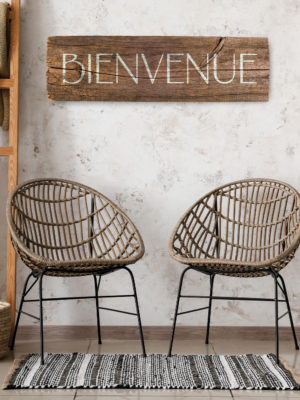 Bienvenue, Distressed